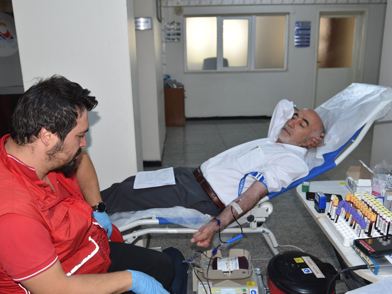ESKİ'den KIZILAY'A ANLAMLI BAĞIŞ